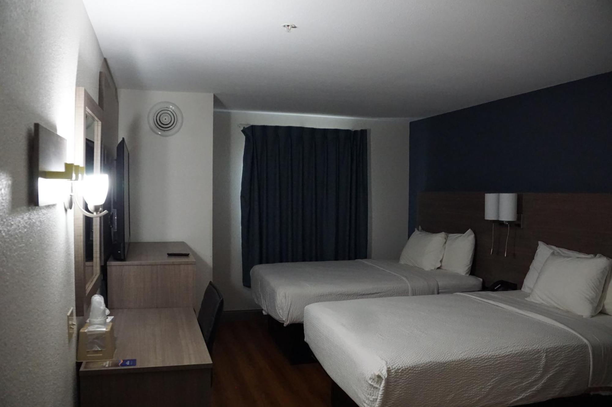 Days Inn By Wyndham Mexico Buitenkant foto